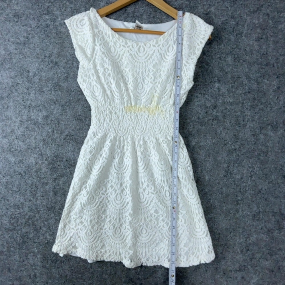 Pinky Mini Dress Womens Medium White Lace Cap Sleeve Smocked Waist Boho Summer - Picture 7 of 8